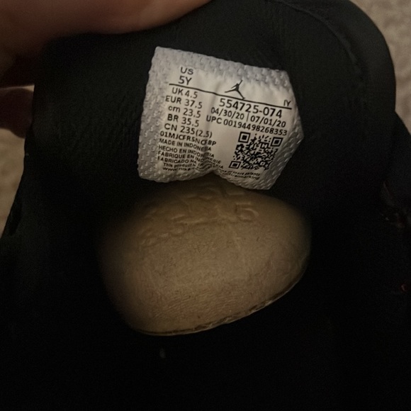 they are really nice they are jordan’s they are just a little creased - Picture 6 of 6